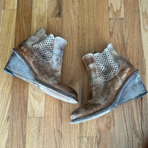 Bed Stu 9.5 Countess Bootie distressed tan color bench made cobbler series GUC